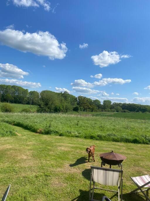 Hotel The Hut - A Shepherd'S Hut On Our Family Farm In Warwickshire Evesham Exterior foto