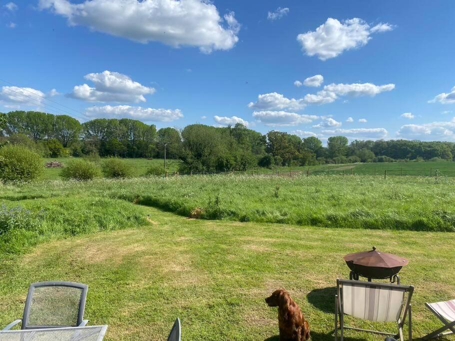 Hotel The Hut - A Shepherd'S Hut On Our Family Farm In Warwickshire Evesham Exterior foto